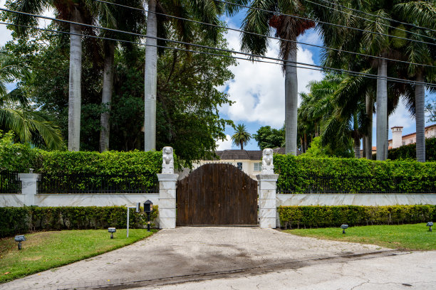 美国佛罗里达州迈阿密海滩拉戈尔斯岛豪华别墅的照片图片下载