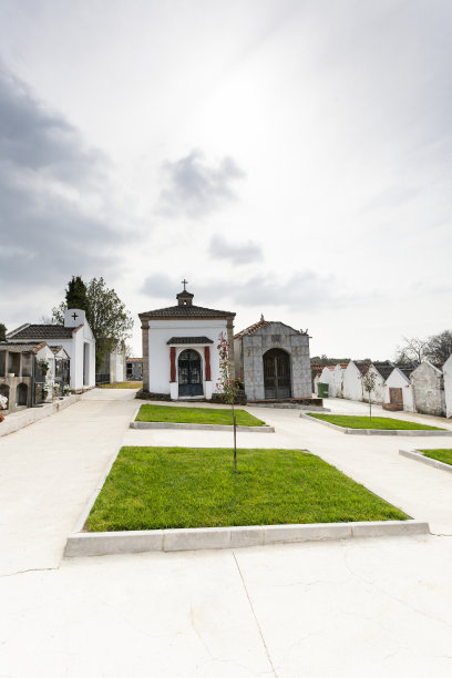 市内公墓的内部有坟墓、壁龛和万神殿。图片下载