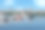 乌克兰基辅——2018年6月1日:城市背景下，港口里白色游艇。游艇停泊在内河港口图片下载