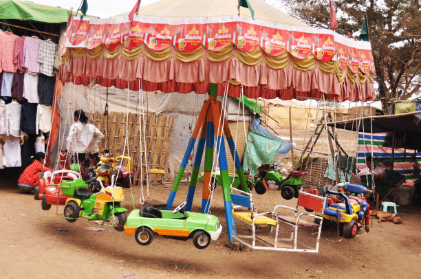 缅甸人民和外国游客步行、旅游、参观、购买、购物、食品、纪念品、礼品、集市图片下载