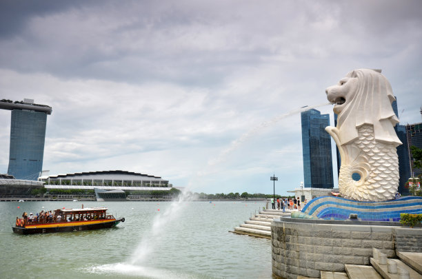 鱼尾狮喷泉和新加坡天际线图片下载