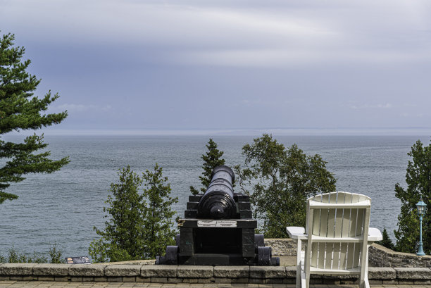 在La Malbaie的Le Manoir Richelieu酒店美丽的露台的编辑照片图片下载