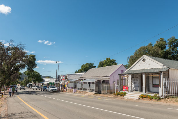 街道场景，商业，人和车辆，在De Rust图片下载