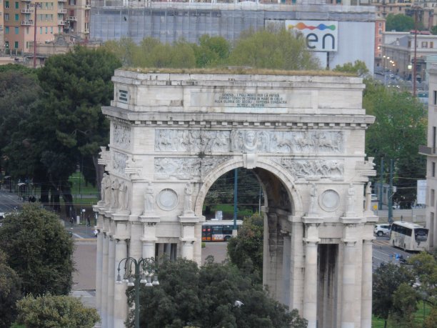 热那亚市鸟瞰图图片下载