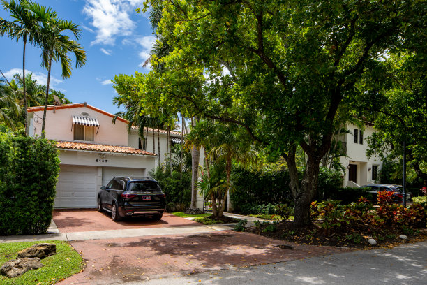 美国佛罗里达州迈阿密海滩拉戈尔斯岛豪华别墅的照片图片下载