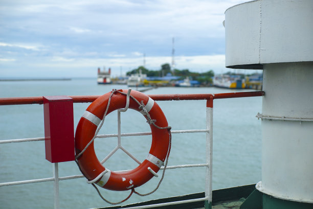 渡船乘客救生衣图片下载