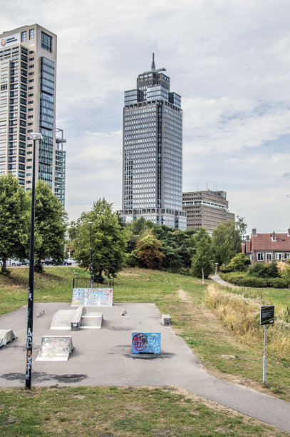 荷兰阿姆斯特丹的荷兰国际集团大楼或伦勃朗塔和蒙德里安塔图片下载