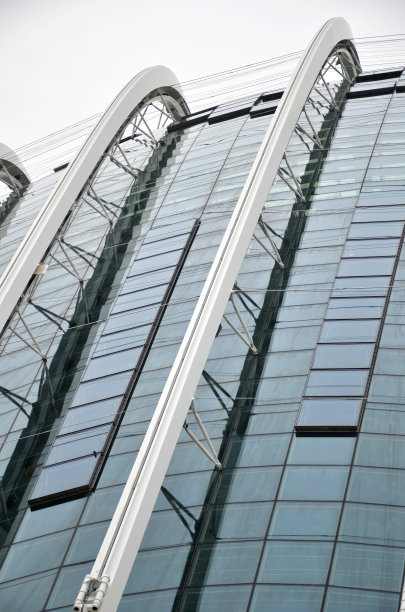 云雾森林外，蓝天图片下载