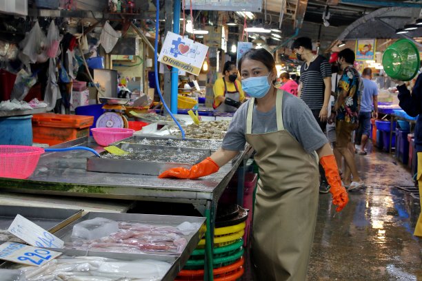 泰国鱼市场出售的生猛海鲜（新冠疫情期间）图片下载