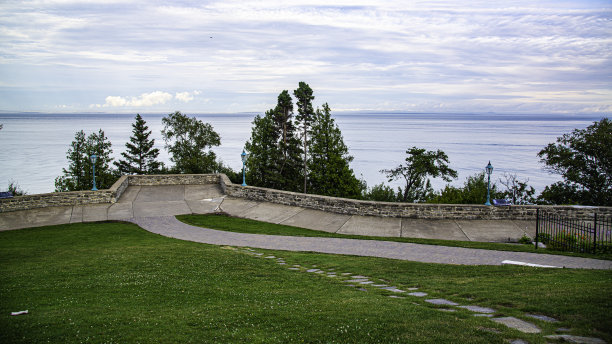 在La Malbaie的Le Manoir Richelieu酒店美丽的露台的编辑照片图片下载