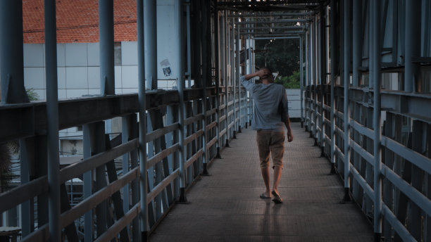 行走的人图片下载