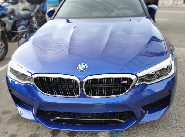 宝马X1 sDrive20d M跑车在基辅图片下载