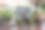 2021年5月25日，土耳其Kemer:孩子们在街上和动画师一起学习玩飞镖。暑期活动，儿童夏令营。夏天的活动图片下载