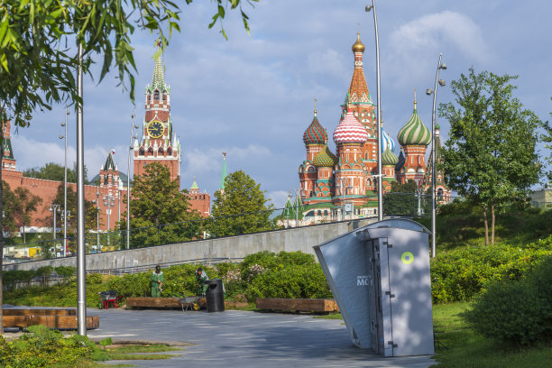 莫斯科公园的街头自动售货机图片下载