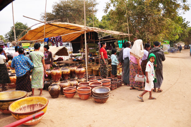 缅甸人民和外国游客步行、旅游、参观、购买、购物、食品、纪念品、礼品、集市图片下载