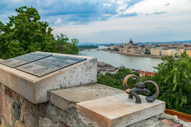 方格耳朵兔子，布达佩斯，匈牙利图片下载