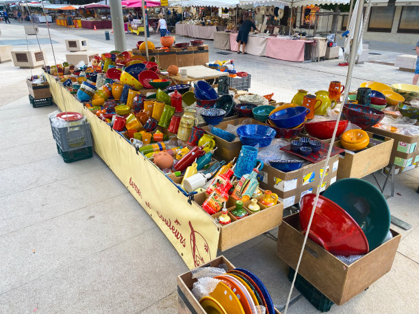 布道者广场上传统的普罗旺斯食品市场上摆放着水果图片下载