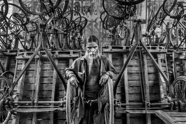 街头临时工用的塑料食品盒。这张照片摄于2021年3月30日，摄于南亚孟加拉国达卡图片下载