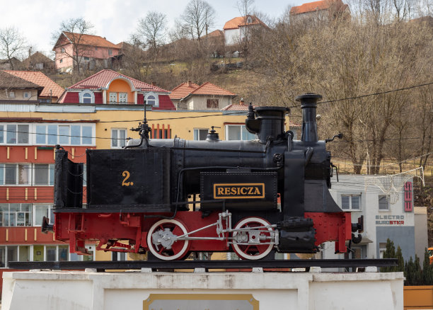 这是在巴纳特山区的工业城市雷斯塔制造的第一辆蒸汽机车的特写照片图片下载