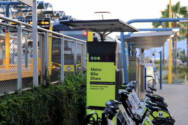 洛杉矶地铁共享中心在地铁市中心圣莫尼卡站图片下载