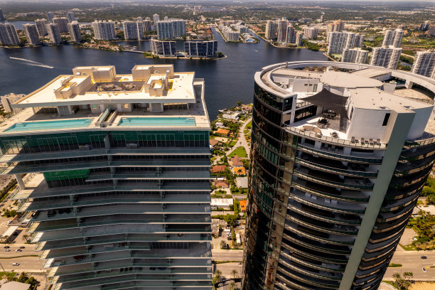 Turnberry海洋俱乐部住宅和保时捷设计大厦的航拍照片图片下载