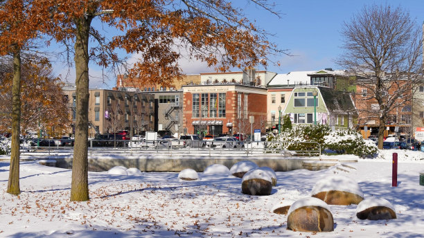 巴里是加拿大安大略省的一个城市。它位于肯彭费尔特湾岸边，是西姆科湖的西部分支图片下载