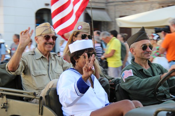 汽车与人物复古素材图片下载