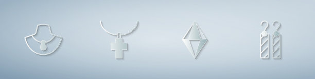 将项链套在人体模特的十字架链上图片下载