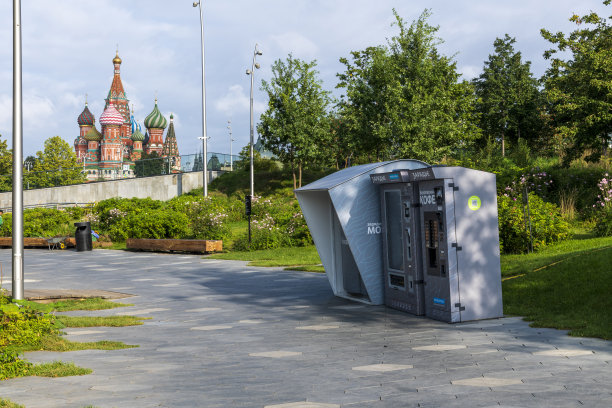 莫斯科公园的街头自动售货机图片下载