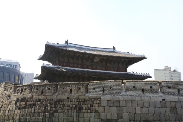 景福宫(景福宫)的香原亭是在莲花池中的岛屿上建造的古代亭子。图片下载