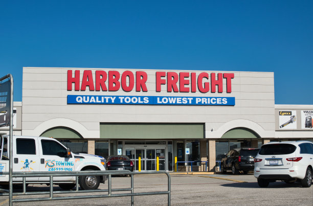 港口货运工具商店的外部和停车场在休斯敦，TX。图片下载