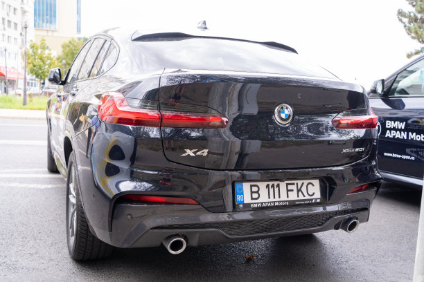 2021年宝马X4 xDrive 20i第一代，F26紧凑型豪华suv图片下载