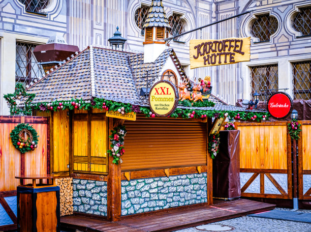 慕尼黑圣诞市场的一间封闭小屋图片下载