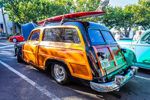 1949年福特定制旅行车图片下载