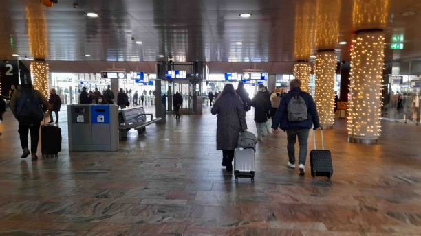 鹿特丹中央火车站入口，荷兰，欧洲图片下载