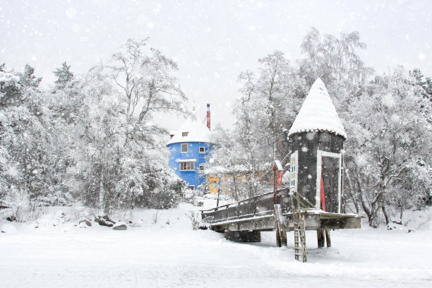 这是在姆明世界主题公园拍摄的真人大小的姆明屋图片下载