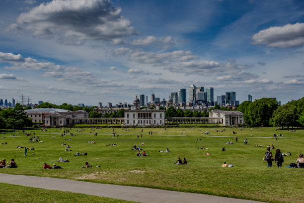 格林威治公园，阳光明媚的春日。伦敦英格兰图片下载