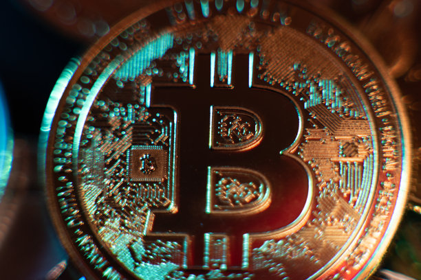 比特币、狗狗币和以太坊等加密货币代币的俯视横版照片图片下载