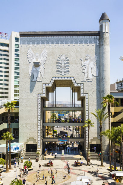 人们参观好莱坞和高地中心图片下载