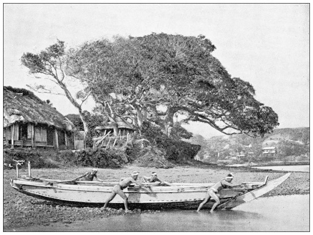 古老的日本旅行照片:男人与船图片下载