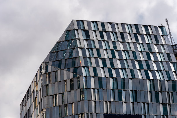 位于马德里Castellana大道的新办公楼图片下载