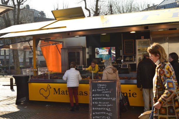 周五早市场布兰肯伯格镇户外广场Grote市场图片下载