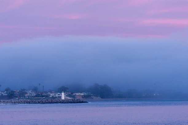 日落时分的圣克鲁斯木板路图片下载