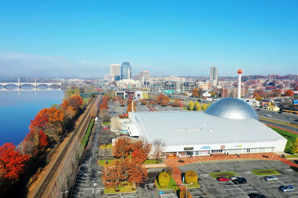 空中的奈史密斯篮球名人堂，斯普林菲尔德，马萨诸塞州图片下载