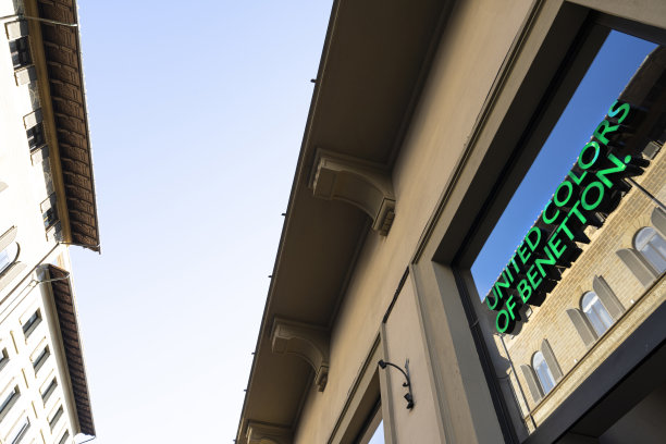 联合色彩贝纳通品牌店在佛罗伦萨，意大利图片下载