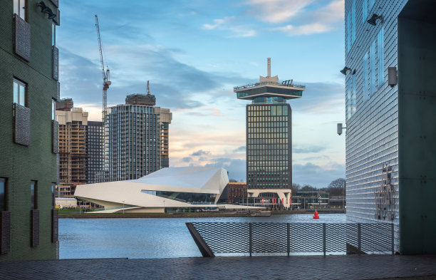 从IJdok半岛俯瞰阿姆斯特丹瞭望塔图片下载