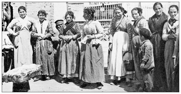 那不勒斯和坎帕尼亚的古董旅行照片:女人图片下载