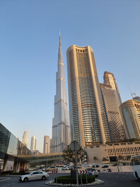 从迪拜购物中心看到的哈利法塔，阿联酋迪拜图片下载