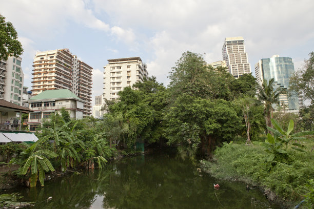 从Benjakitti公园到Lumphini公园的自行车道图片下载