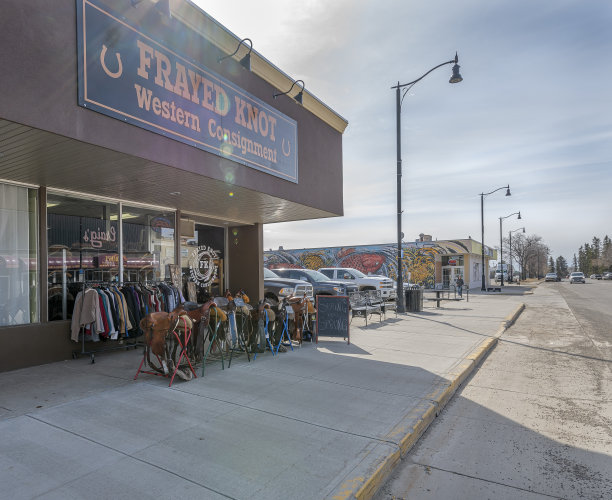 “磨损结”寄售商店在奥尔兹，阿尔伯塔，加拿大图片下载